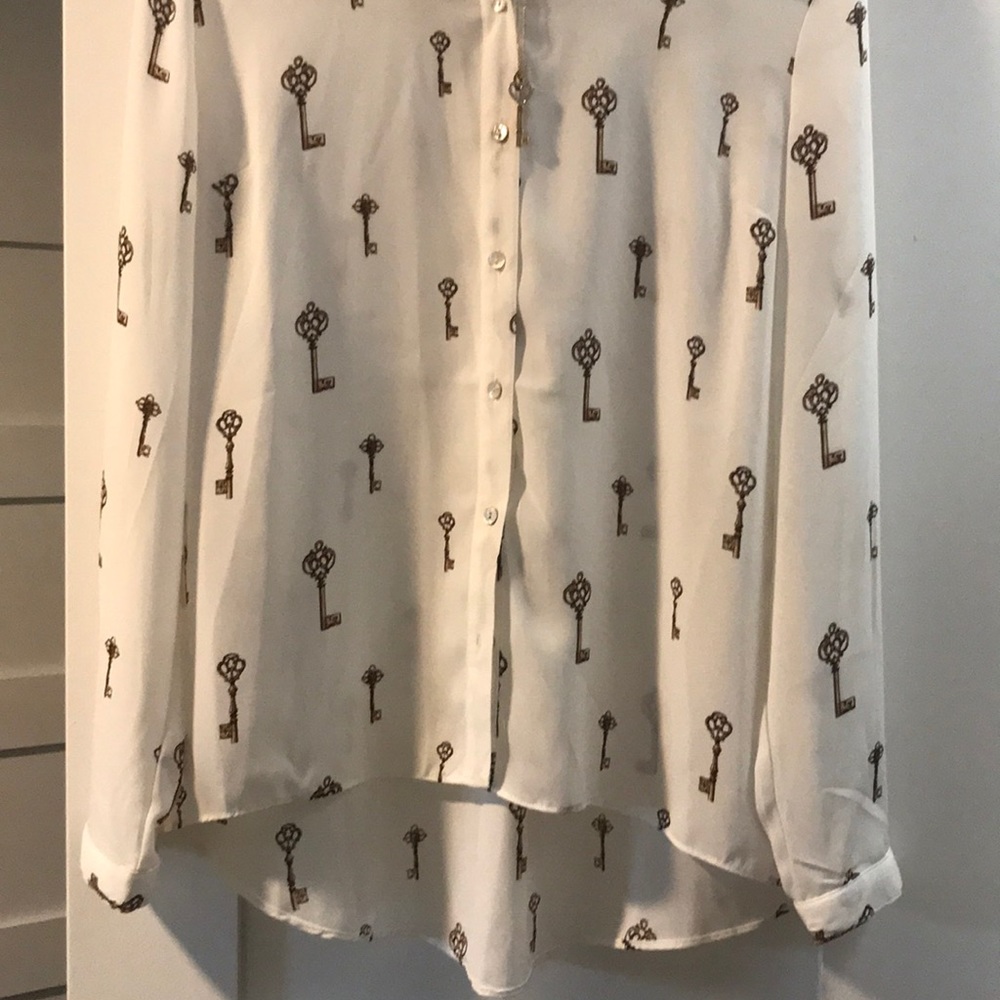 Beautiful blouse - Picture 2 of 3